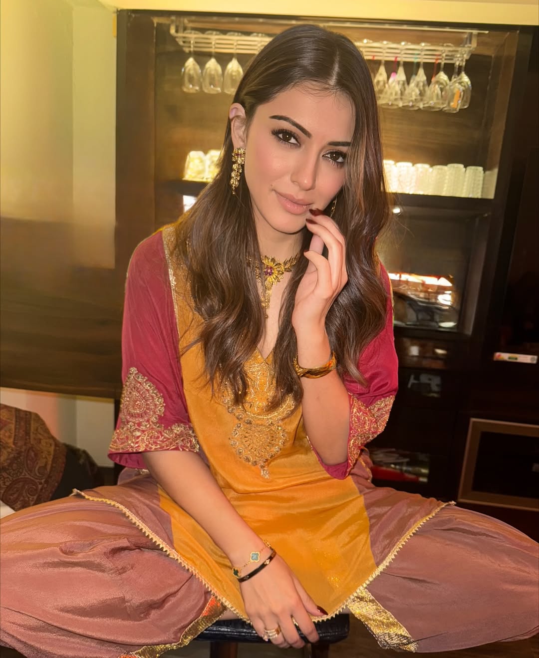 Hansika Motwani radiates traditional glam with flawless elegance