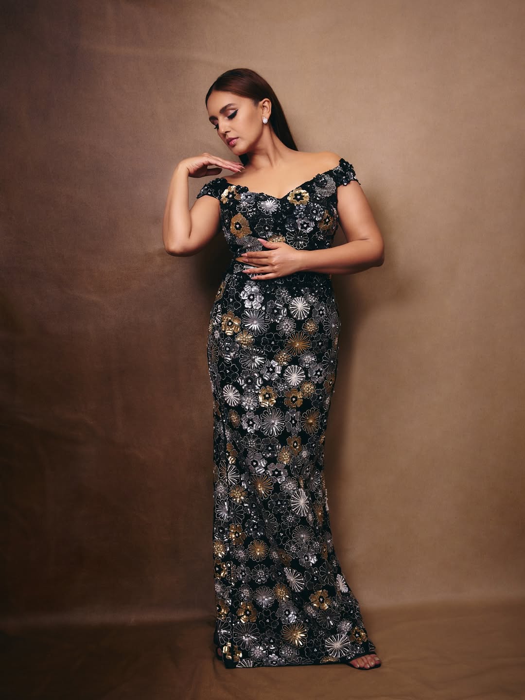 Huma Qureshi exudes glamour in stunning floral embroidered gown