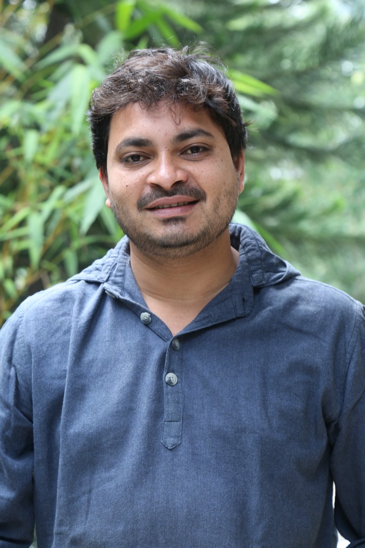 Jains Nani blends casual look with humor and charm