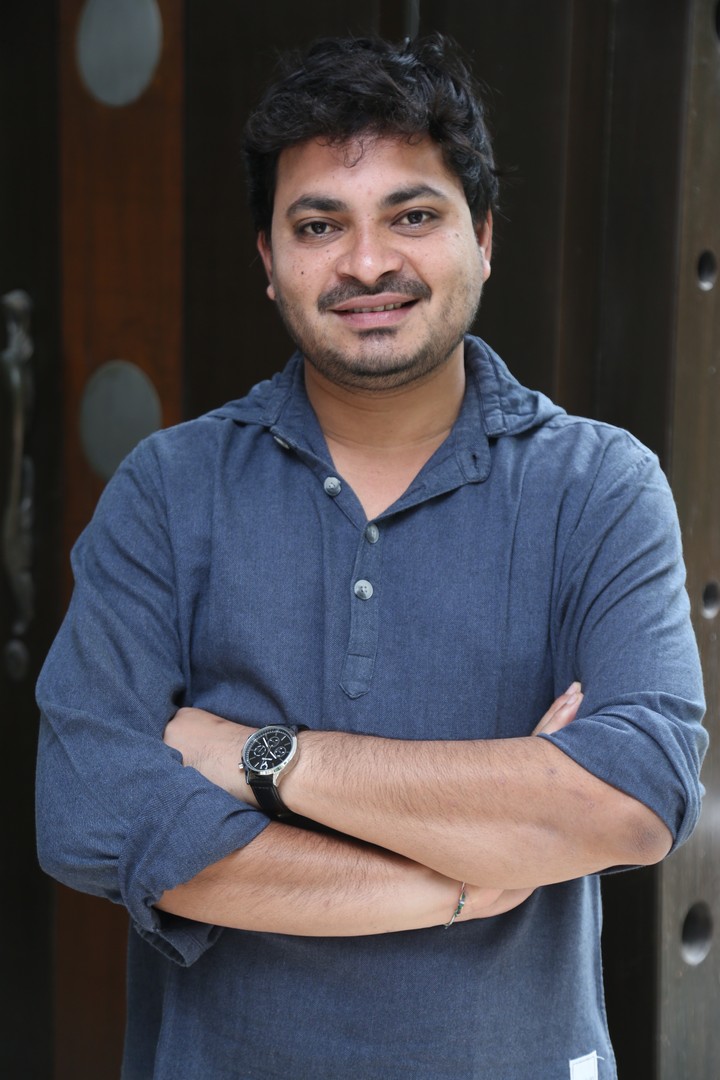 Jains Nani exudes style and wisdom with confident smile