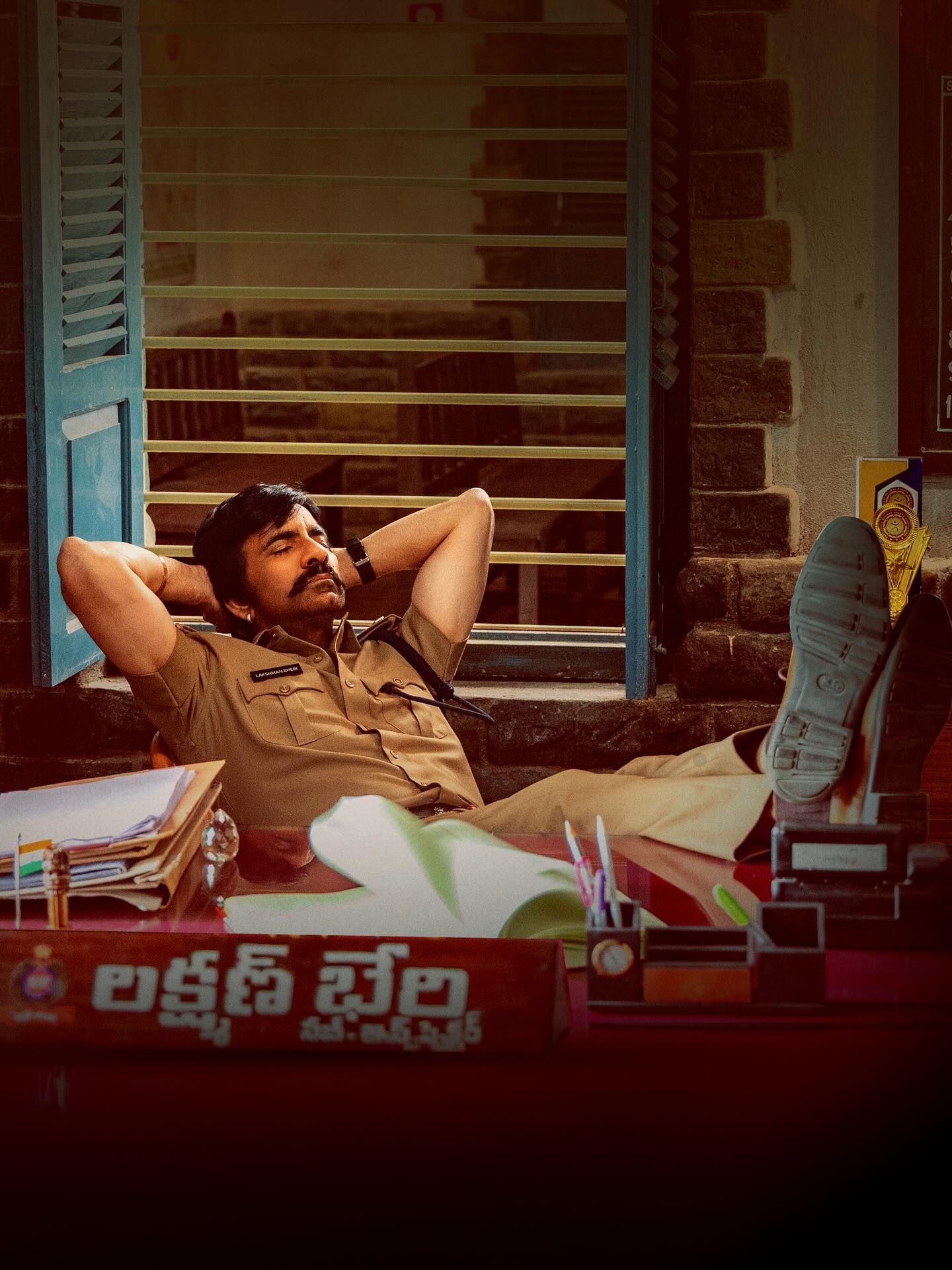 Ravi Teja in police officer role relaxing in Mass Jathara scene