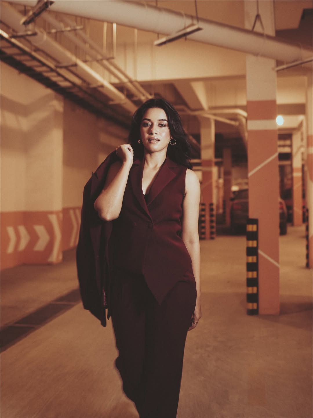 Mirnalini Ravi channels chic confidence in a bold maroon look