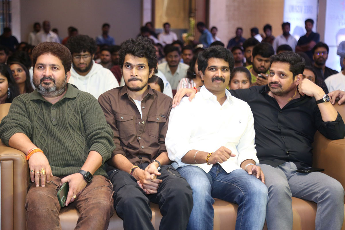 Kasarla Shyam Vamshi Bunny Vasu captured together