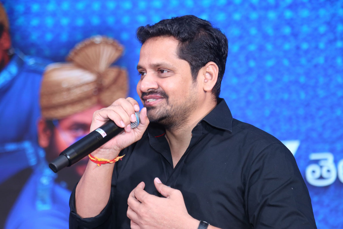 Bunny Vasu giving emotional speech