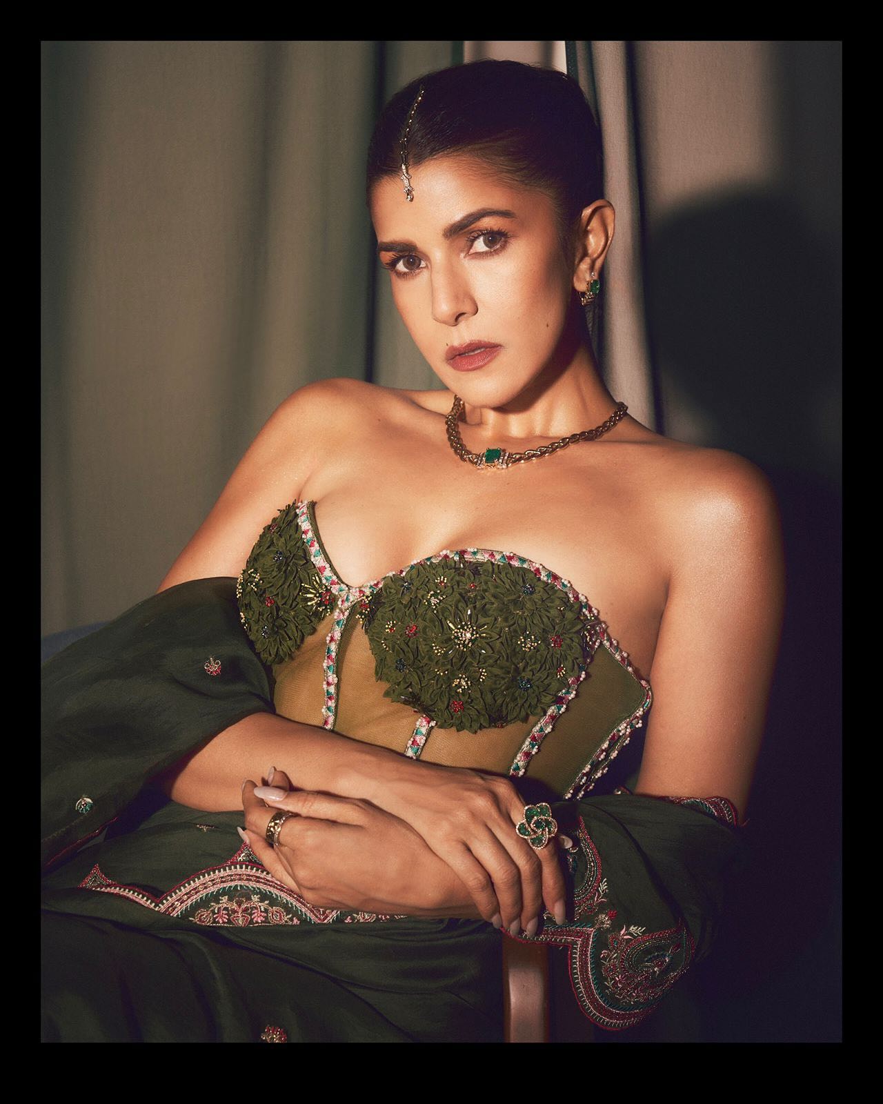 The Queen of Poise: Nimrat Kaur’s Unforgettable Look