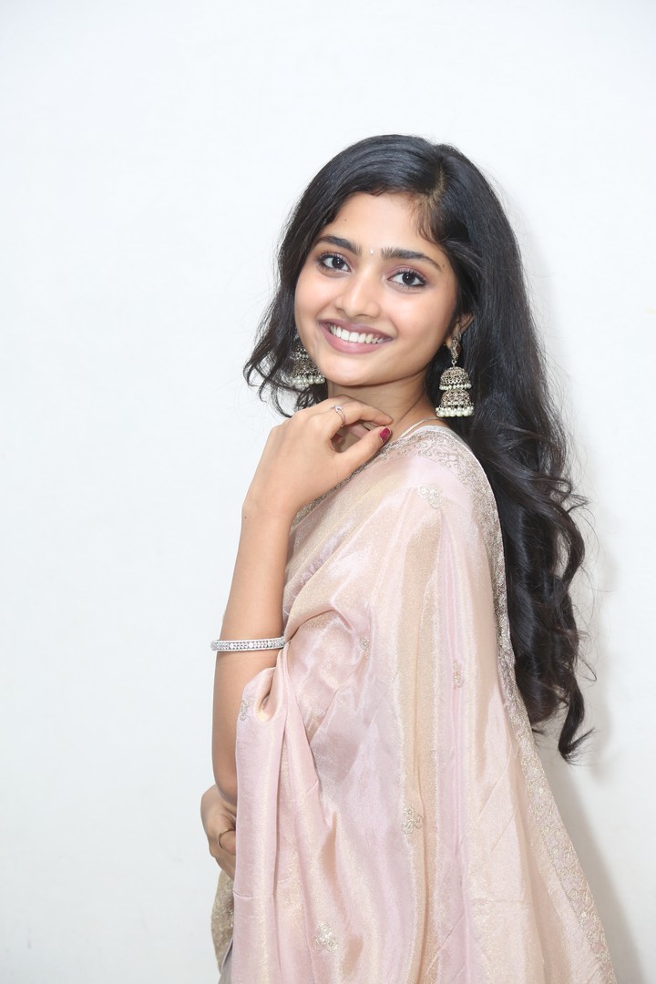 Preeti Neha exudes style and mischief in elegant saree