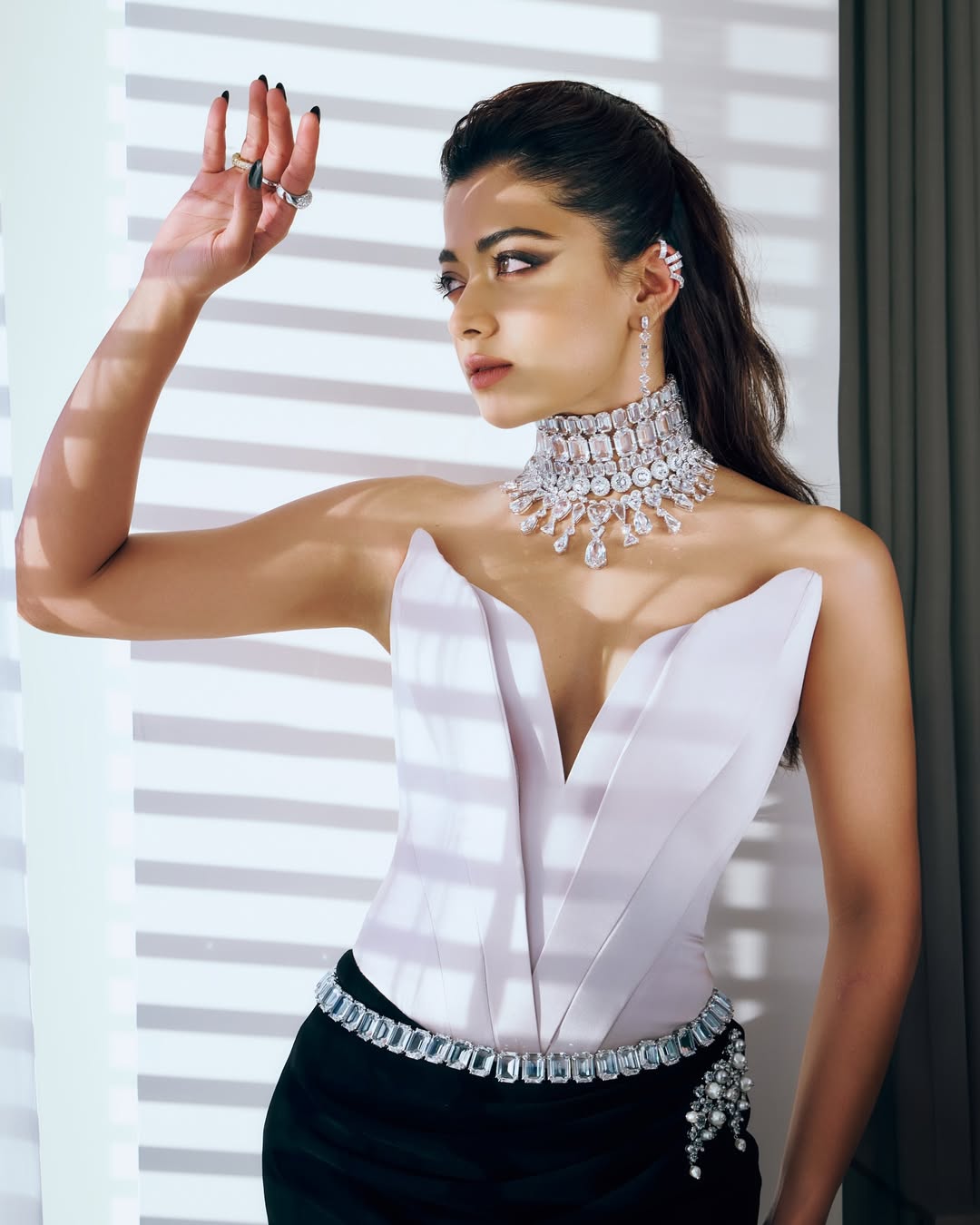 The Queen of Glamour Steals the Spotlight