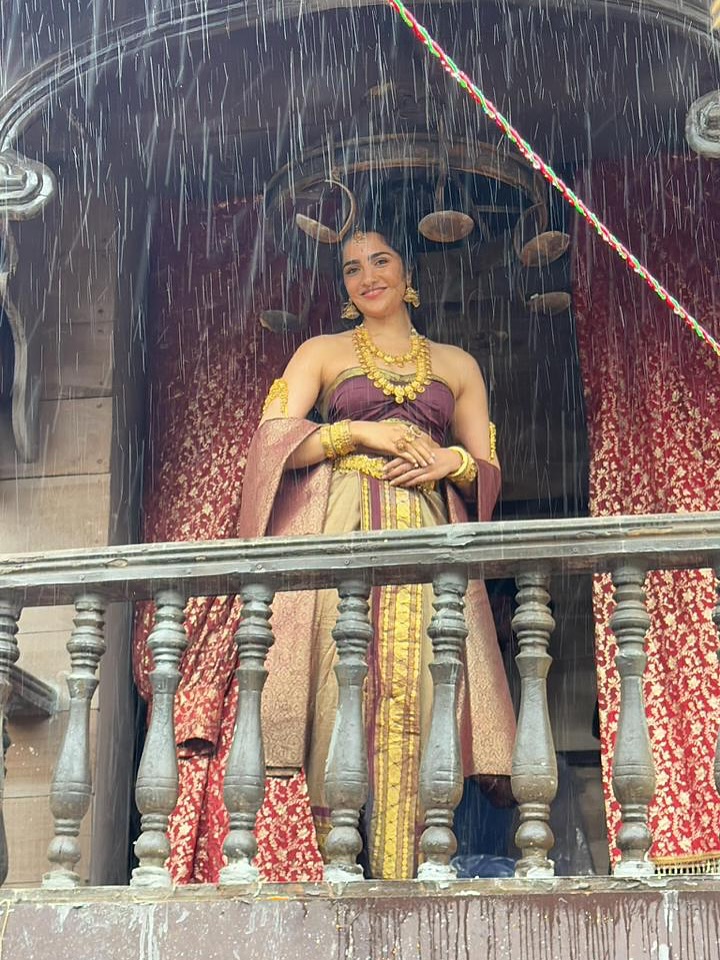 Rukmini Vasanth blends elegance and humor in Kantara rain