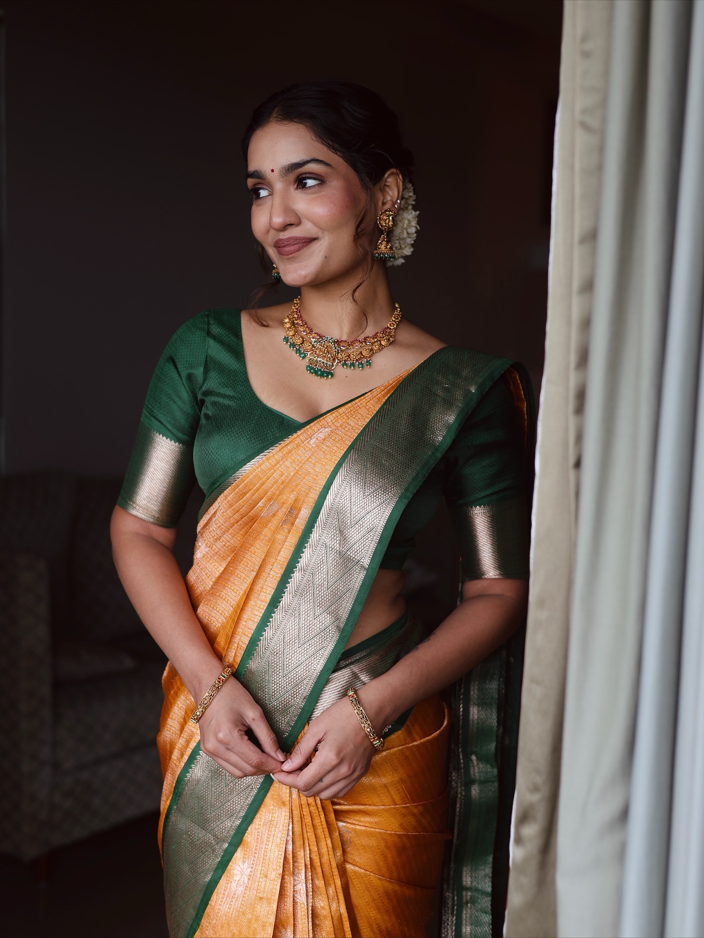 Saniya Iyappan exuding classic charm in stunning traditional saree