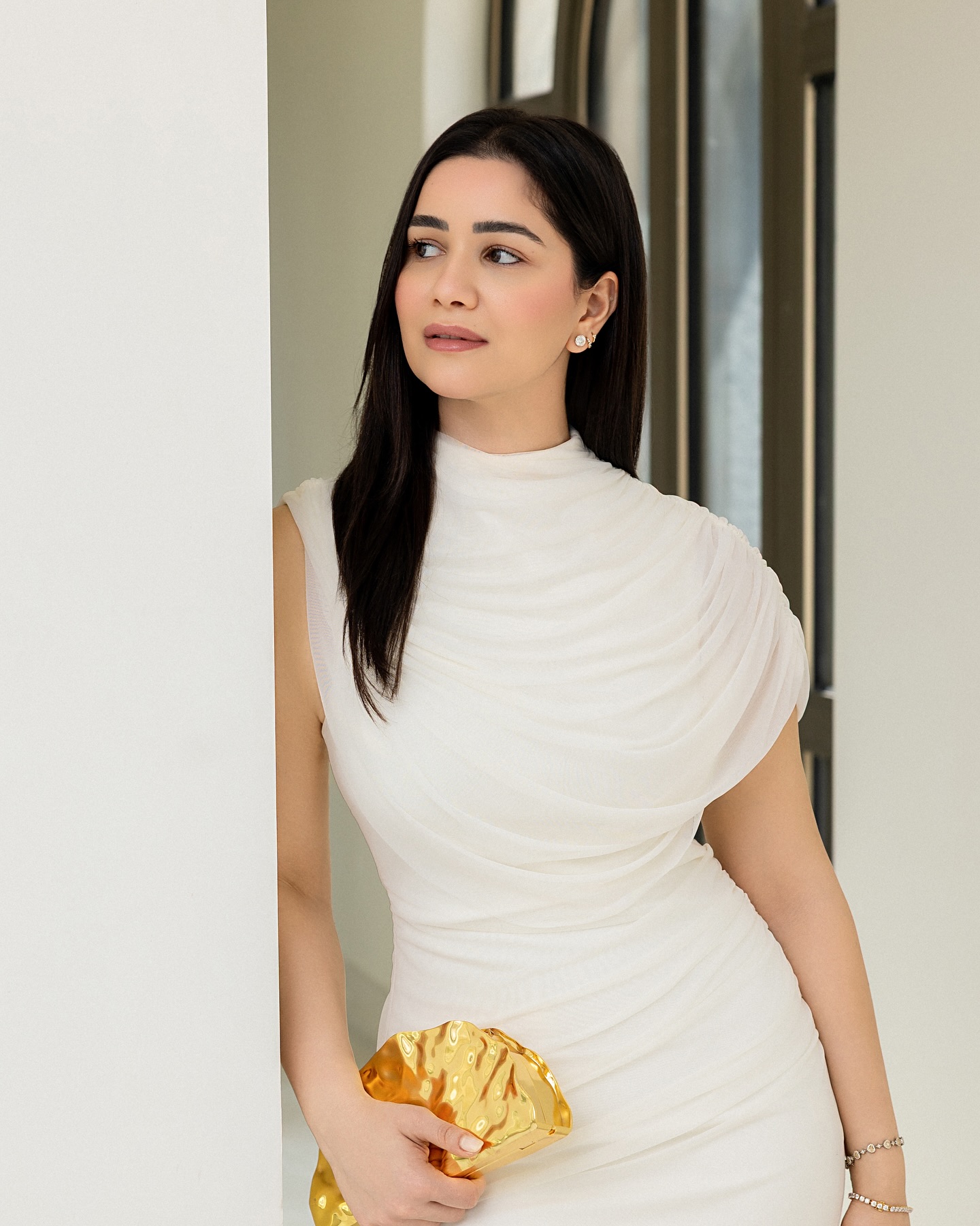 Sara Tendulkar shines in elegant white, blending style and charm