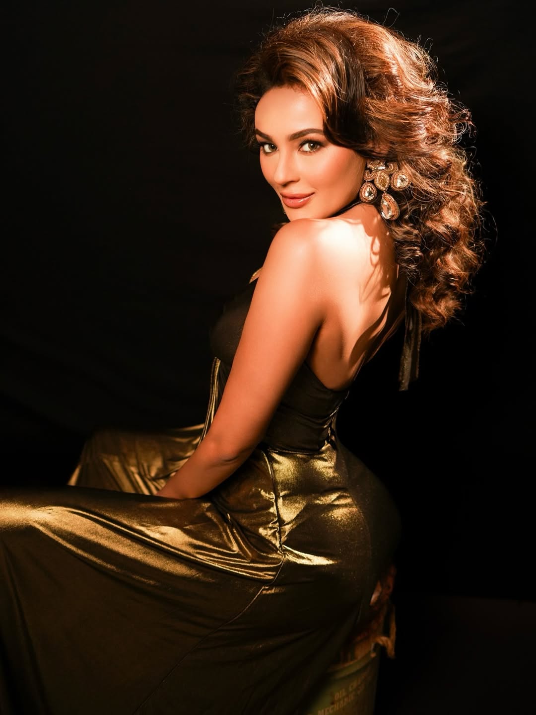 Seerat Kapoor stuns in glamorous golden attire