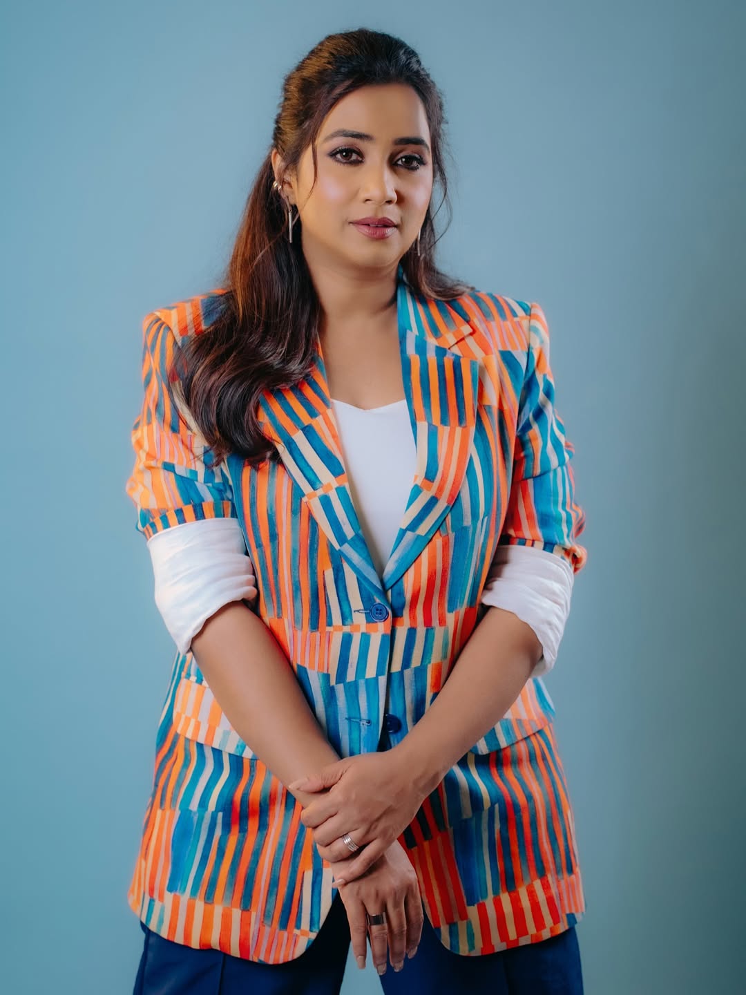 Shreya Ghoshal stuns in striped blazer with chic attitude