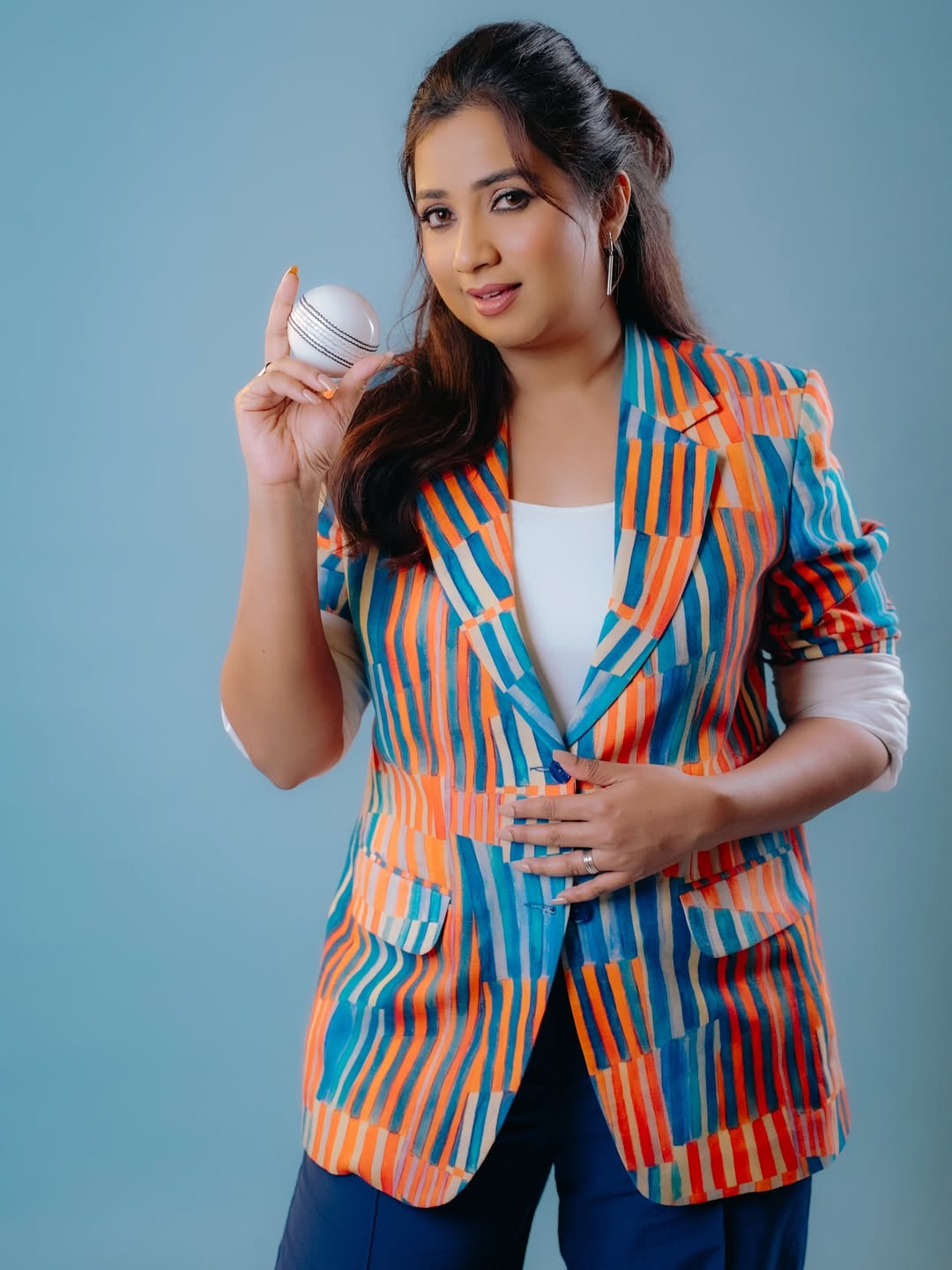 Shreya Ghoshal radiates bold, colorful, effortlessly chic fashion