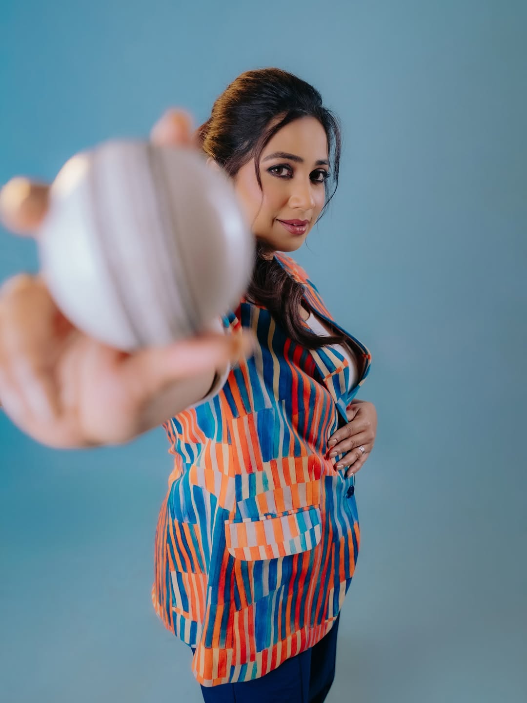 Shreya Ghoshal blends fashion and sass with confident poise