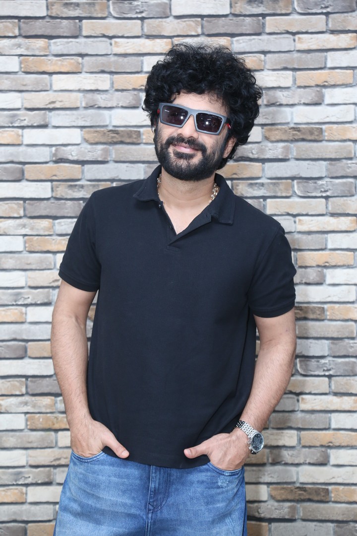 Siddu Jonnalagadda flaunting cool vibe with shades and smile