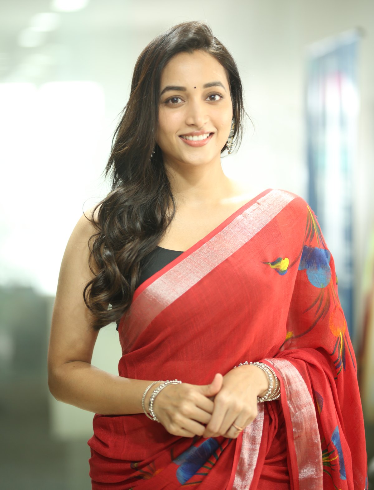 Srinidhi Shetty mixes tradition and trend in vibrant red saree