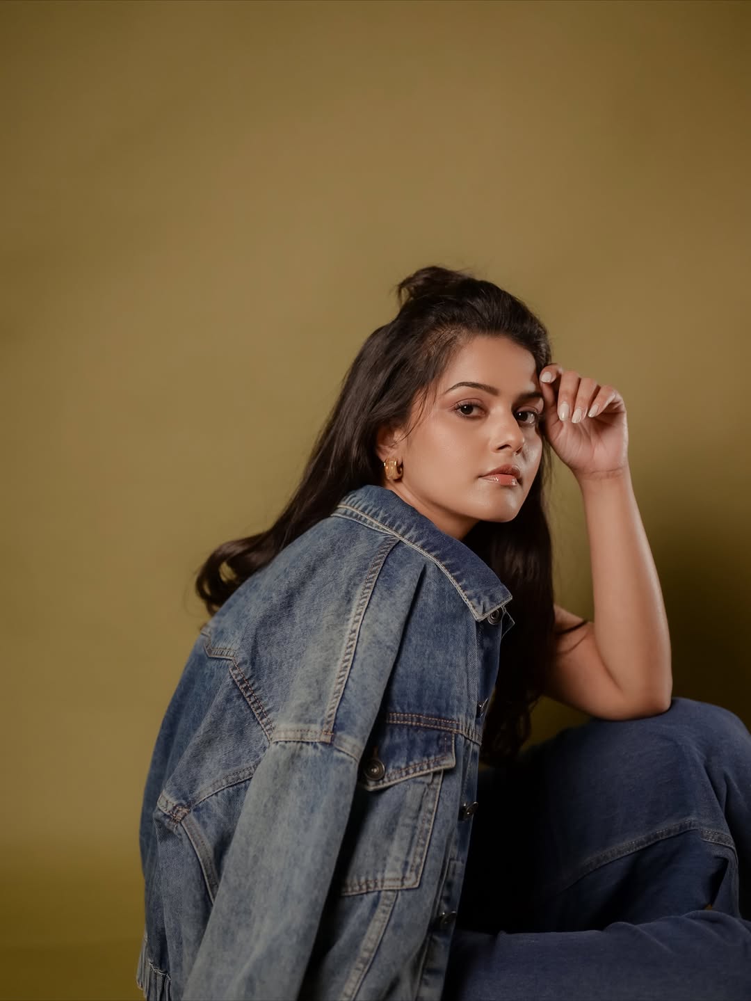 Swathishta Krishnan blending cool confidence with casual charm