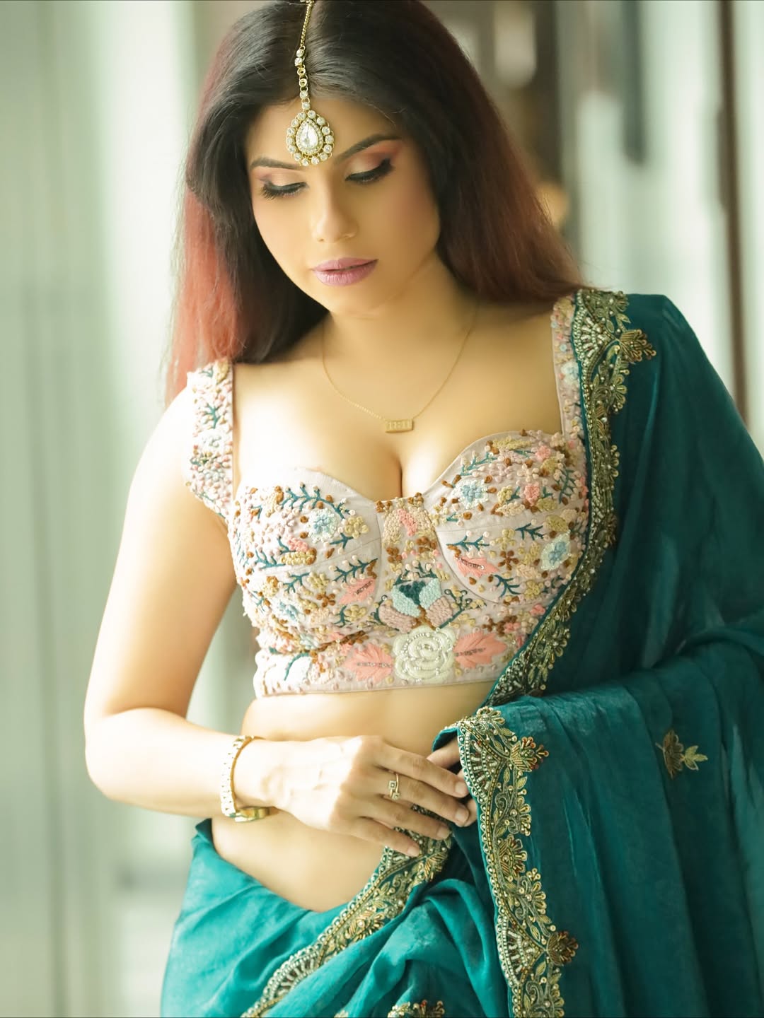 Taniya Chatterjee: A Symbol of Elegance and Empowerment