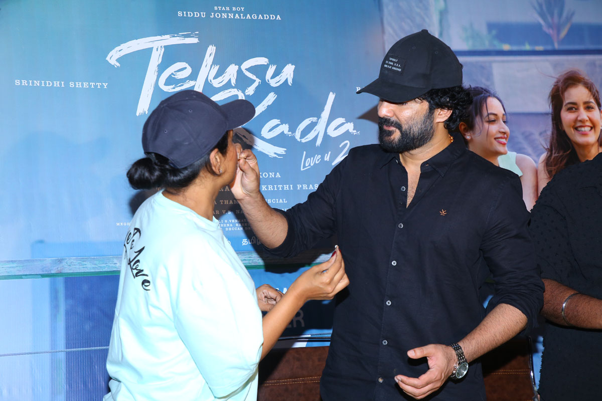 Siddu Jonnalagadda feeding cake to Neeraja Kona at the event