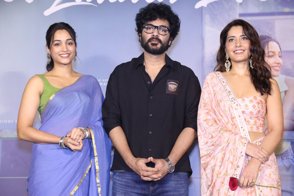 Srinidhi, Siddu, Raashii on stage