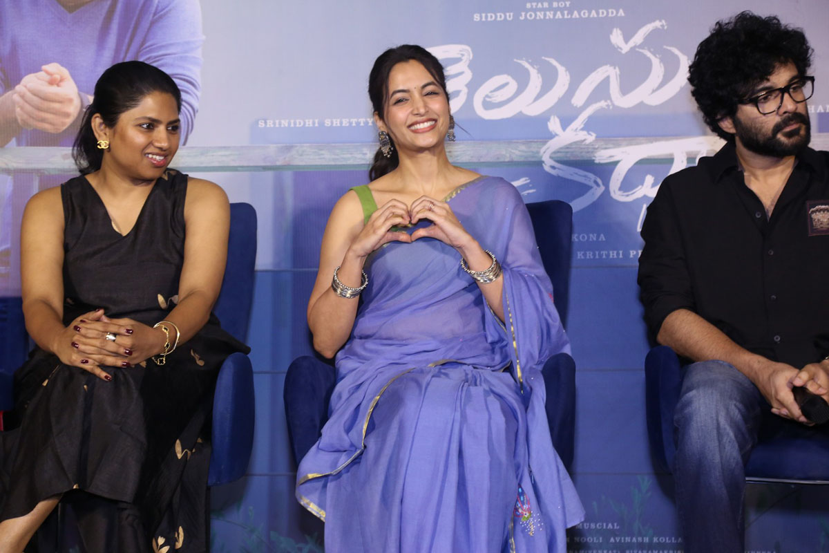 Srinidhi Shetty forming heart gesture