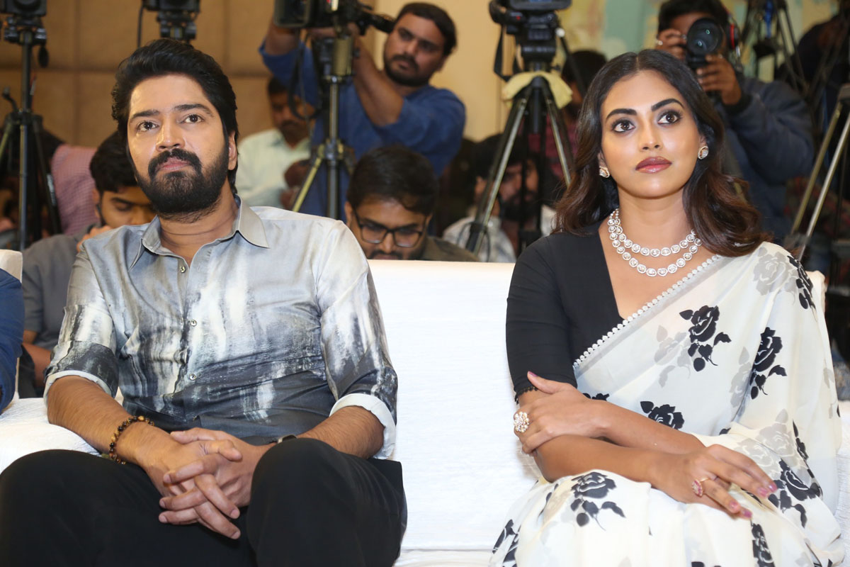 Allari Naresh and Kamakshi Bhaskarla seated together