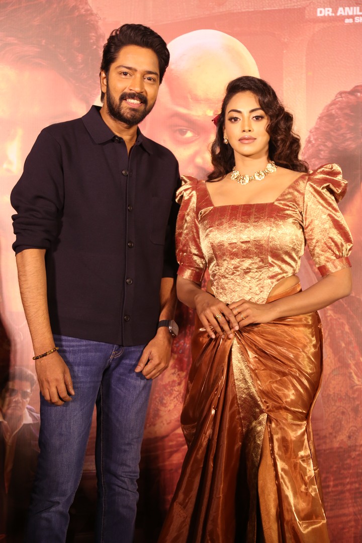 Allari Naresh Kamakshi Bhaskarla posing together