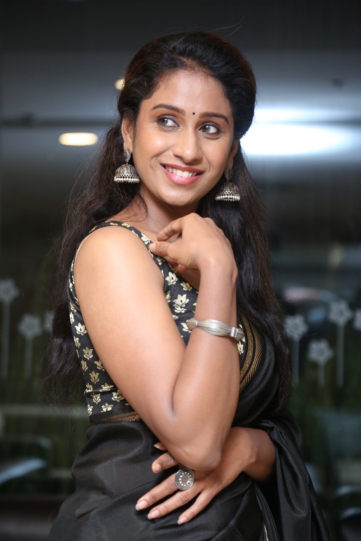 Dakkshi Guttikonda graceful with charm and radiant smile