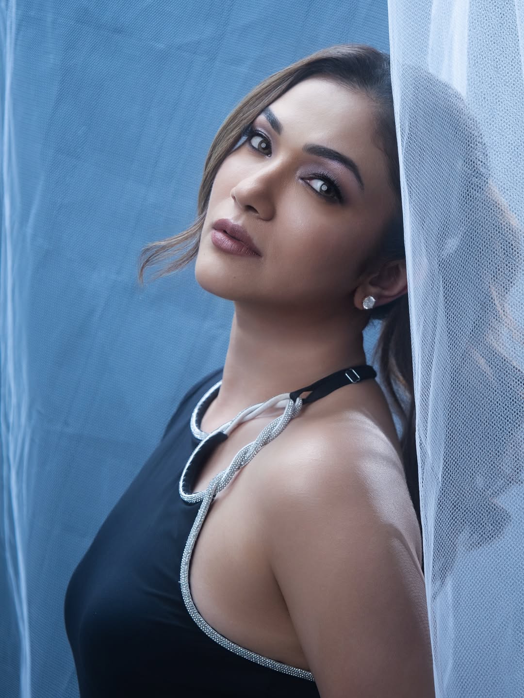 Ridhima Pandit stunning in sleek black elegance