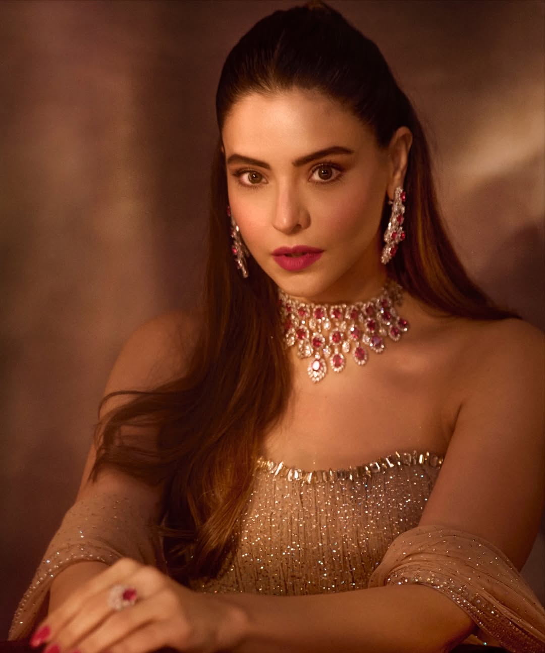 Aamna Shariff glowing in elegant sparkling look