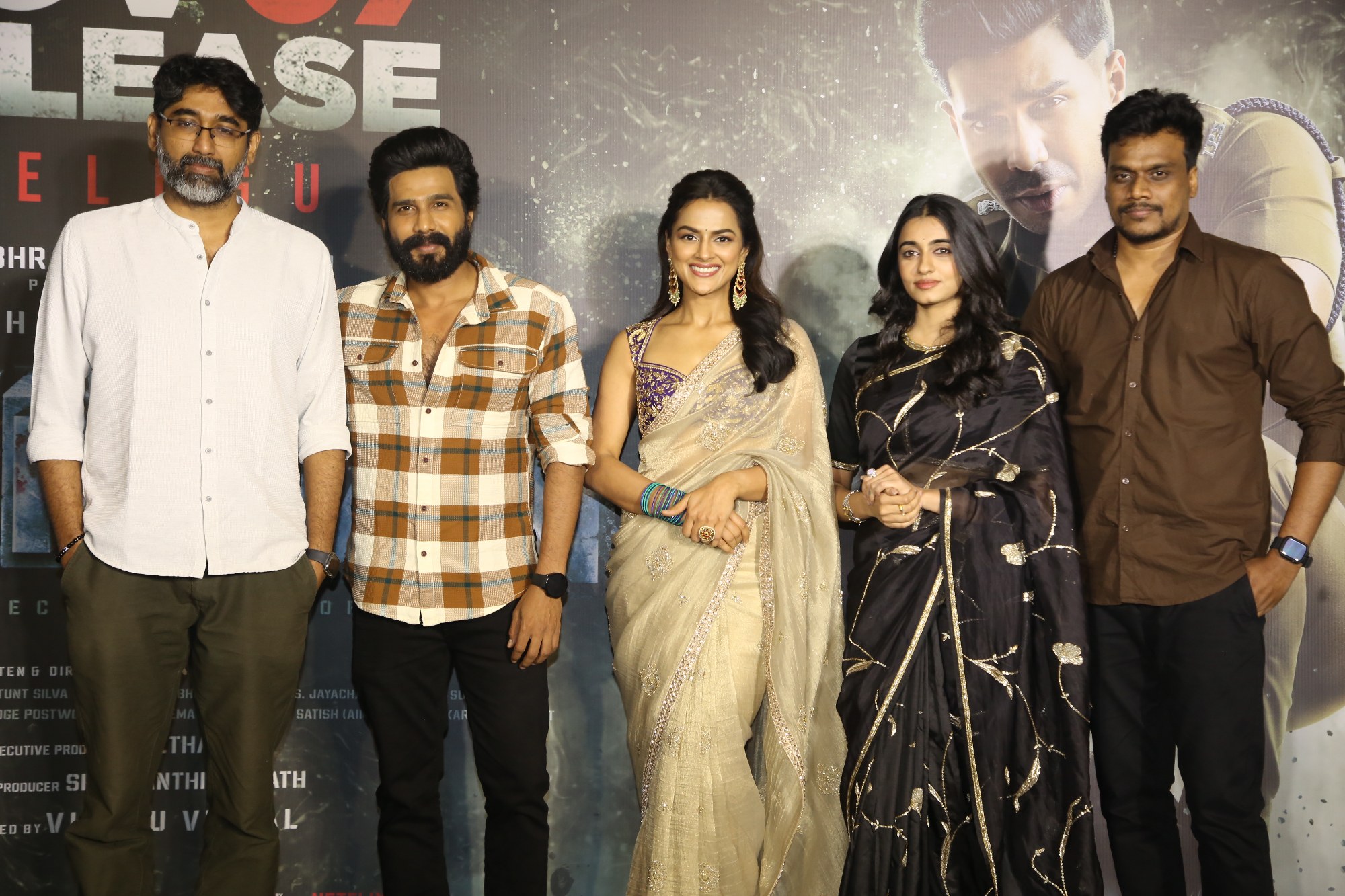 Praveen K Vishnu Vishal Shraddha Srinath Maanasa Choudhary Harish Kannan posing together