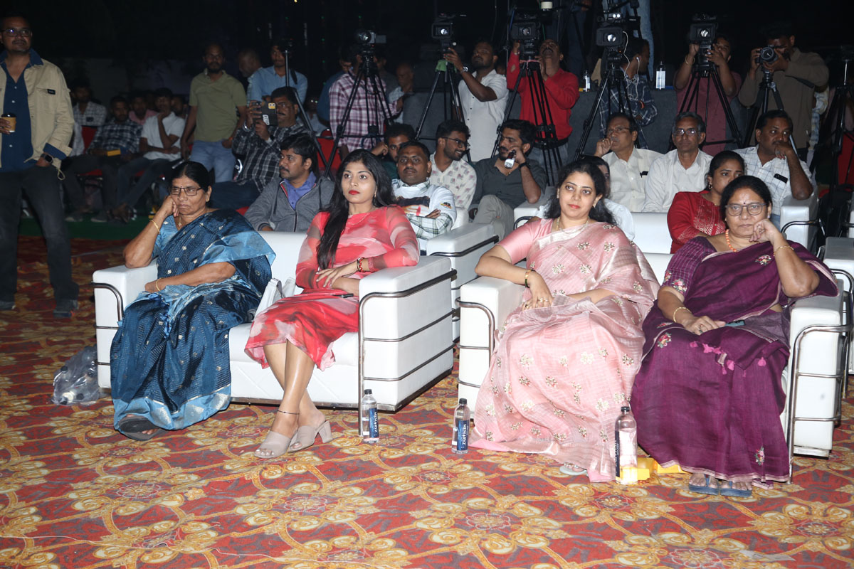 Unveiling visuals at Akhanda launch