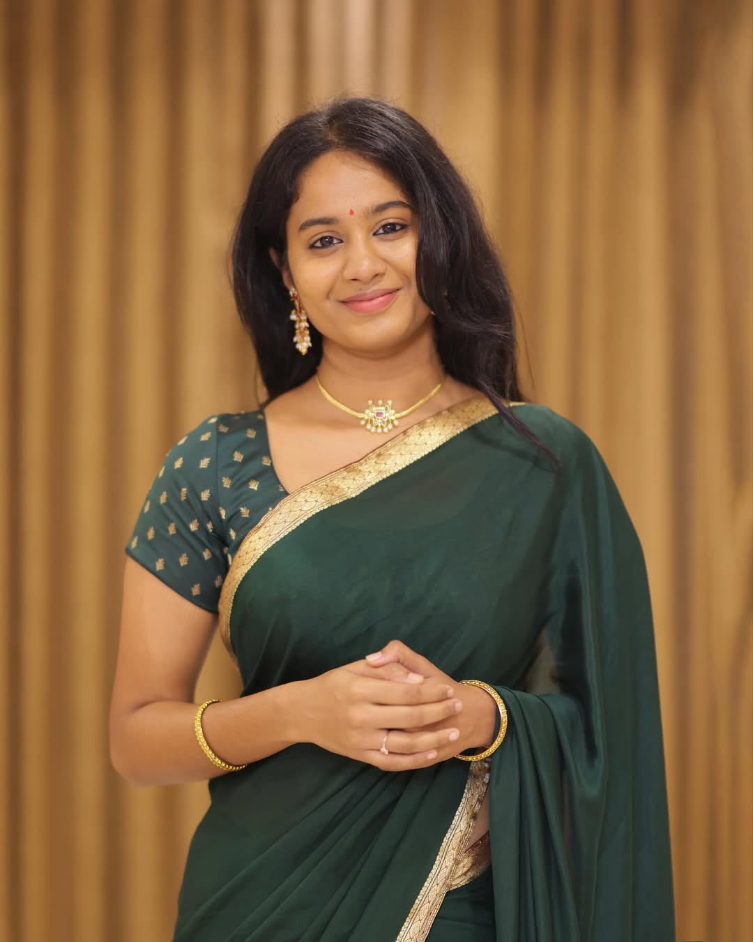 Brigida Saga radiant in green and gold elegance