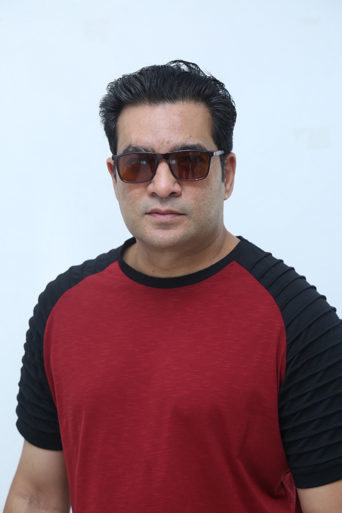 Chaitanya Jonnalagadda masters cool with bold shades