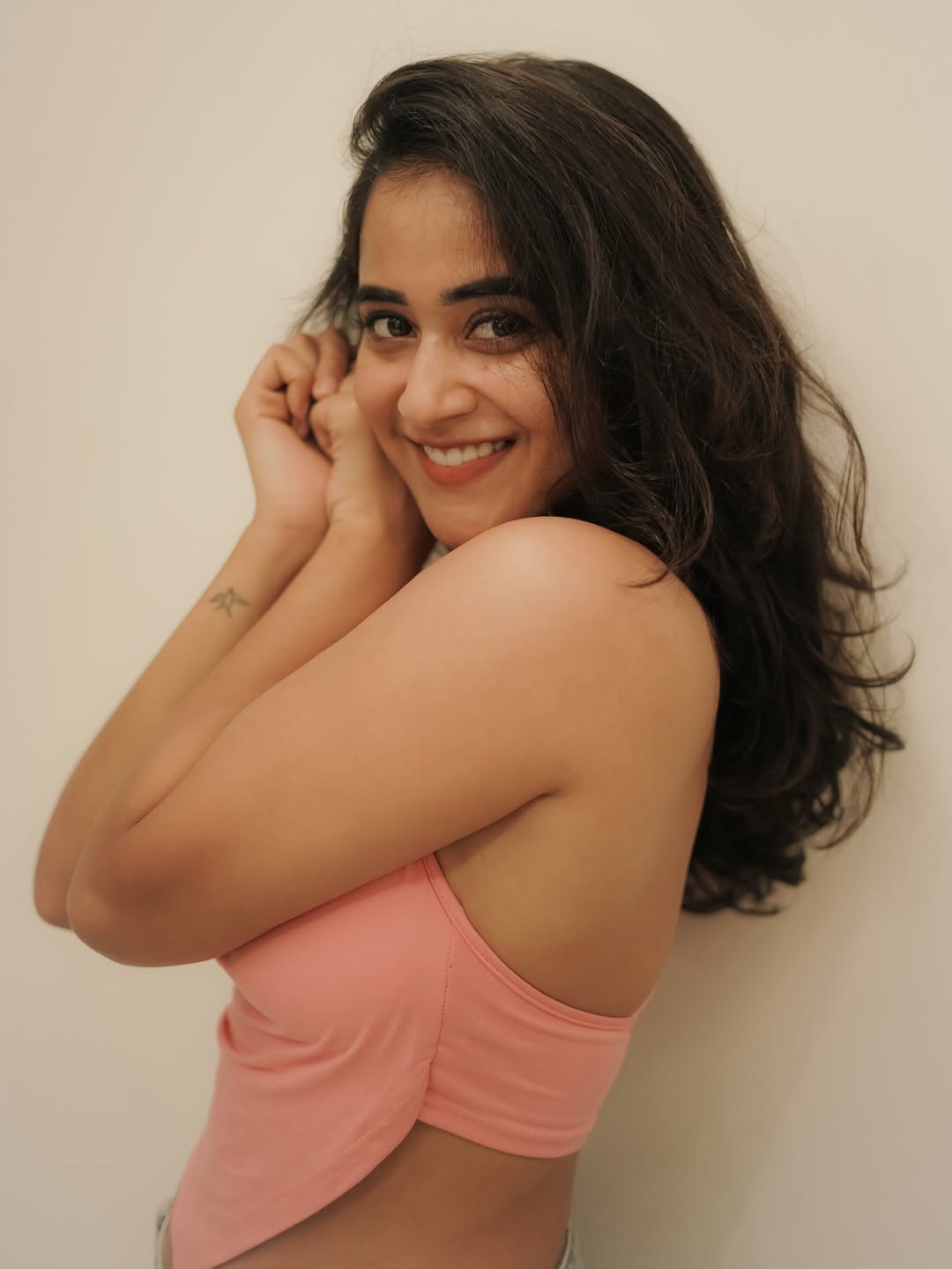 Deepthi Sunaina shines bright in pink with confidence