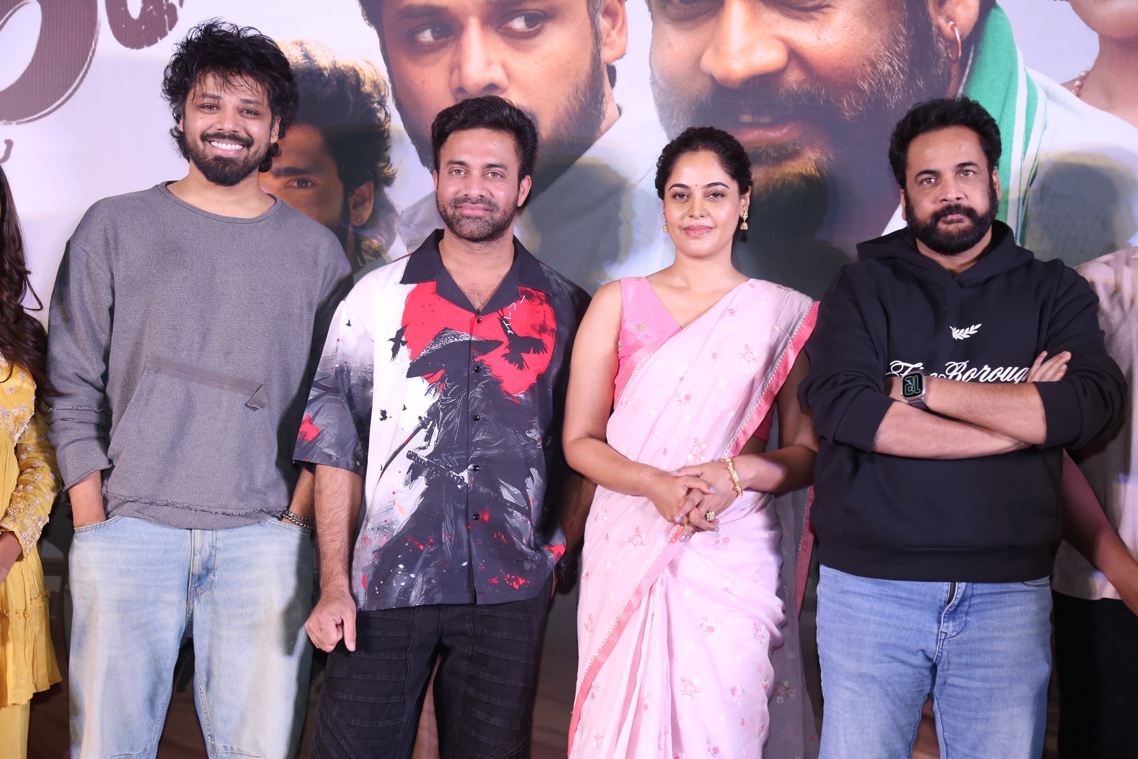 Nandu Navdeep Bindu Madhavi Shivaji posing together