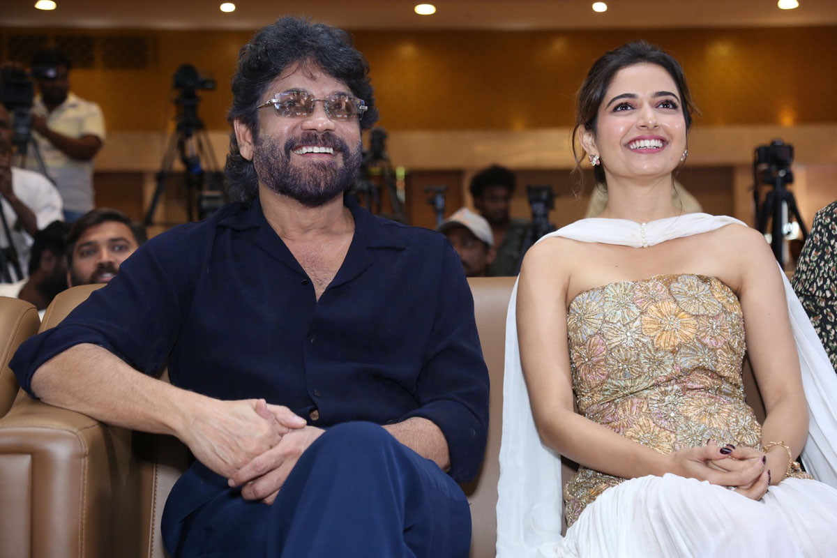 Nagarjuna Akkineni and Ashika Ranganath seated together