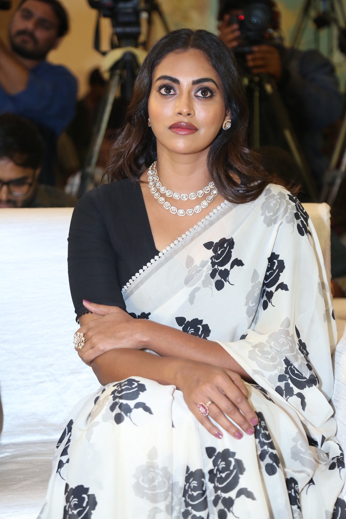 Kamakshi Bhaskarla stunning in black-and-white saree glamour