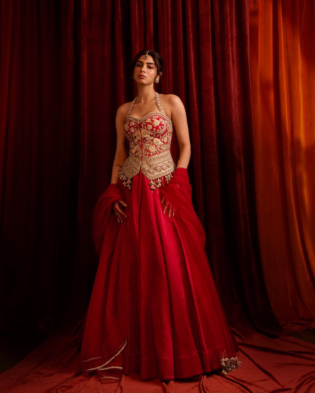 Khushi Kapoor radiates regal elegance in classic ensemble