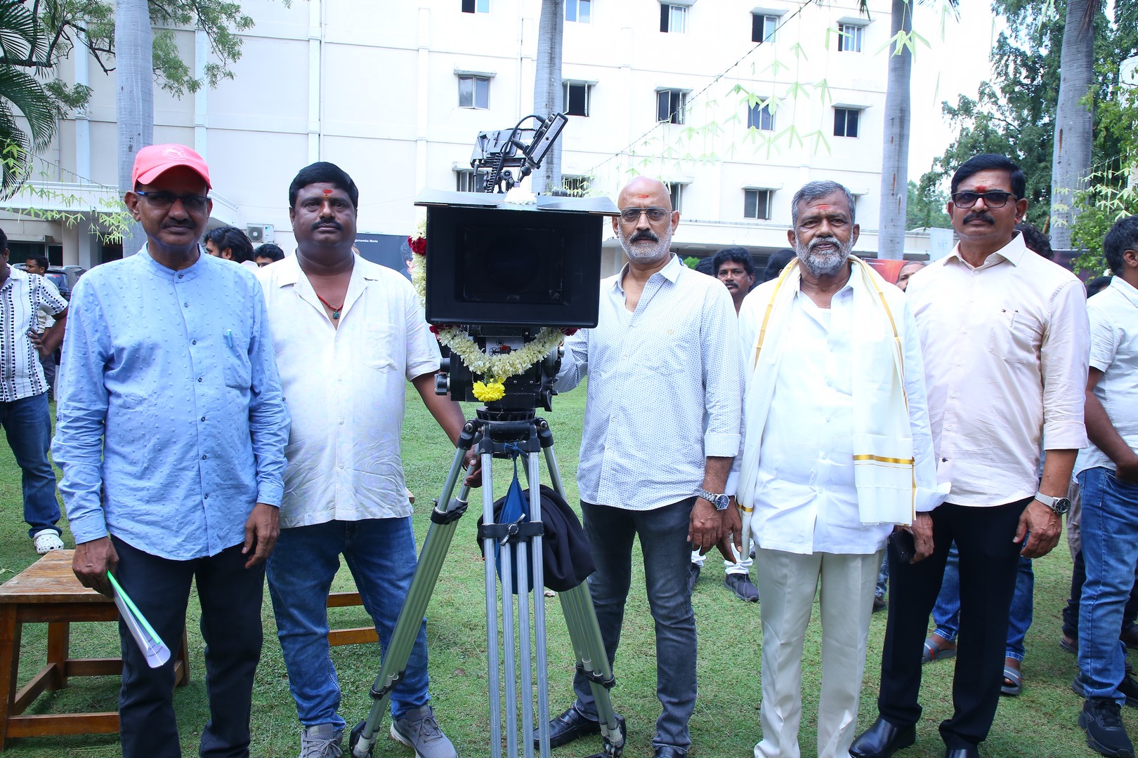 Life movie pooja launch moment