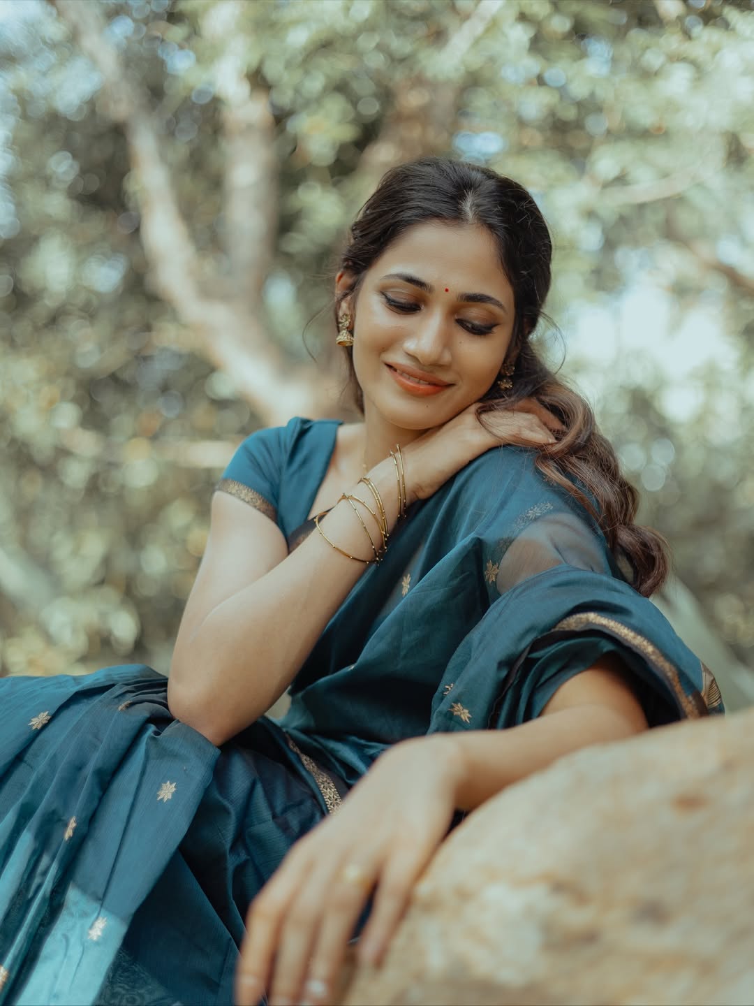 Losliya Mariyanesan glowing in teal with timeless grace