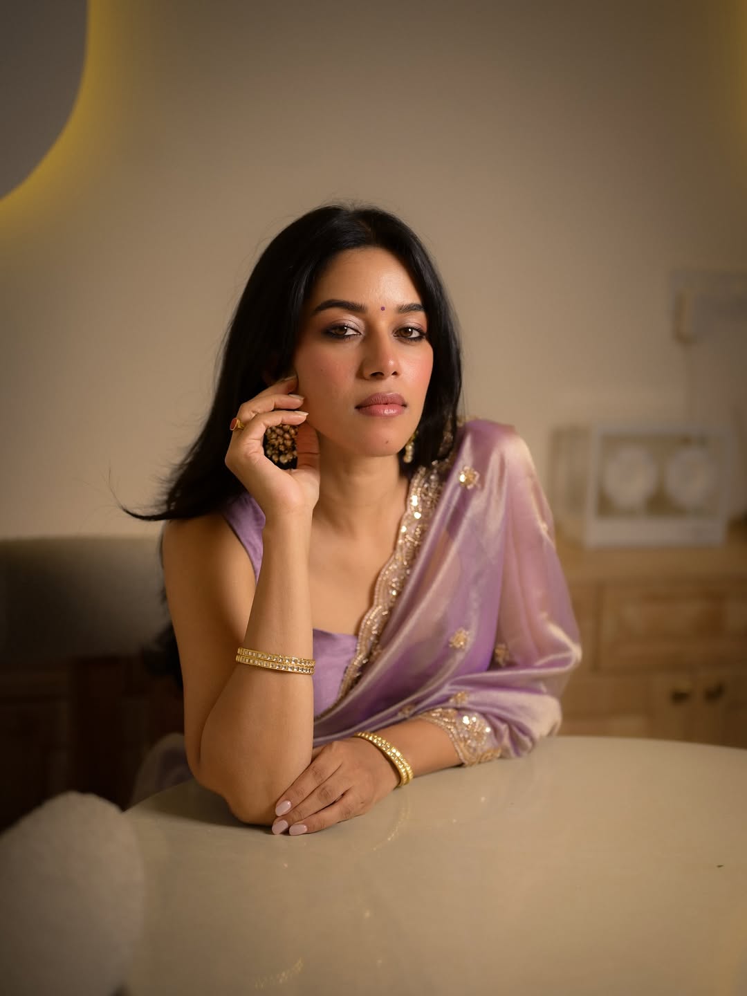 Mirnalini Ravi combines regal grace and modern sass effortlessly