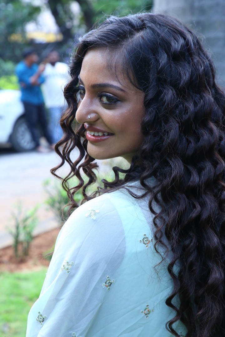 Monalisa Bhosle radiates elegance with chic curls and confidence