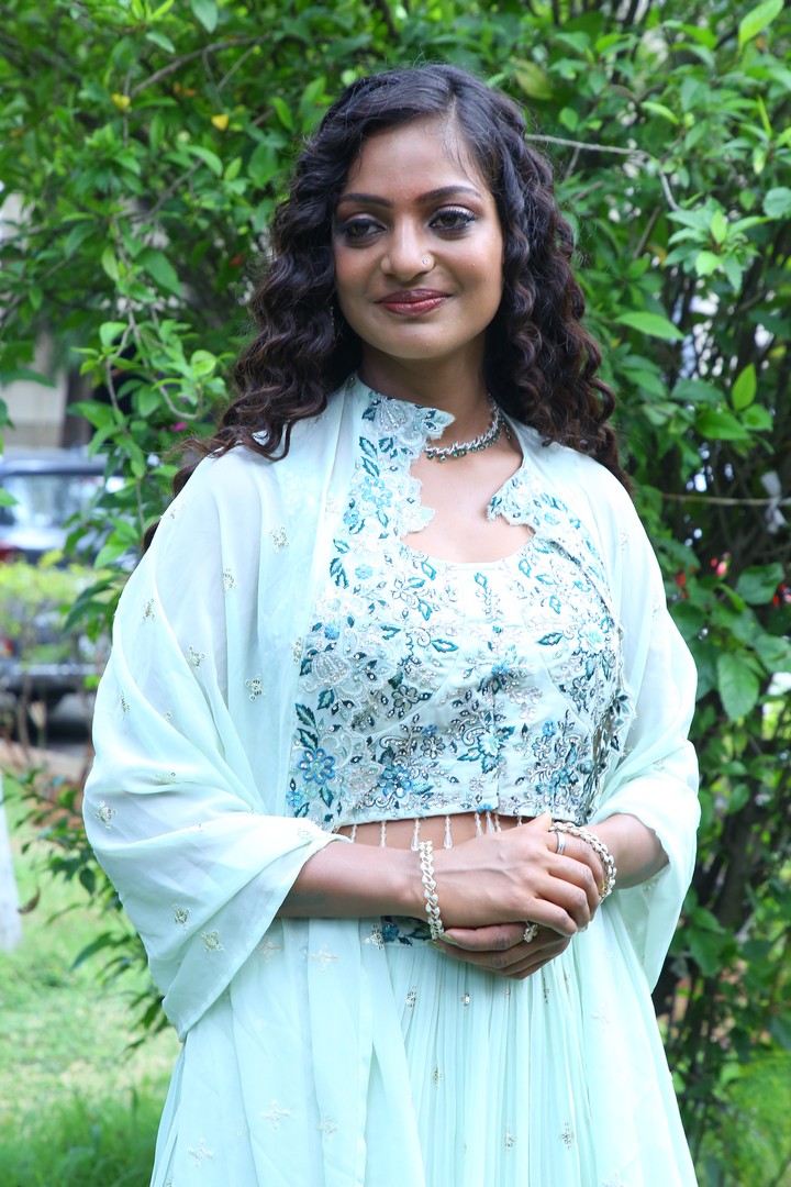 Monalisa Bhosle shines with serene grace and effortless fashion charm