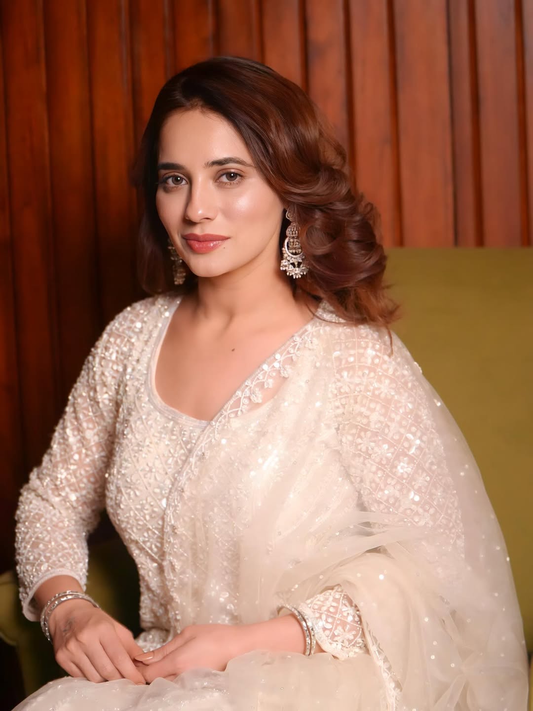 Priyanka Rewri radiates timeless grace with sparkling elegance