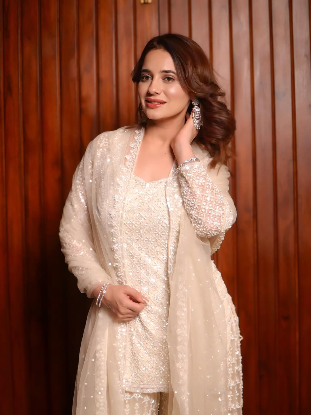 Priyanka Rewri blends tradition and glam with confident charm