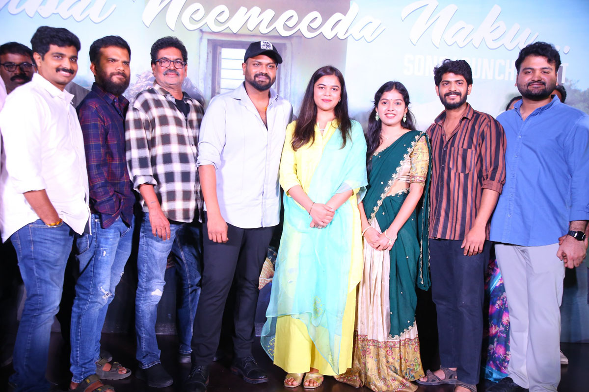 Raju Weds Rambai cast posing for media