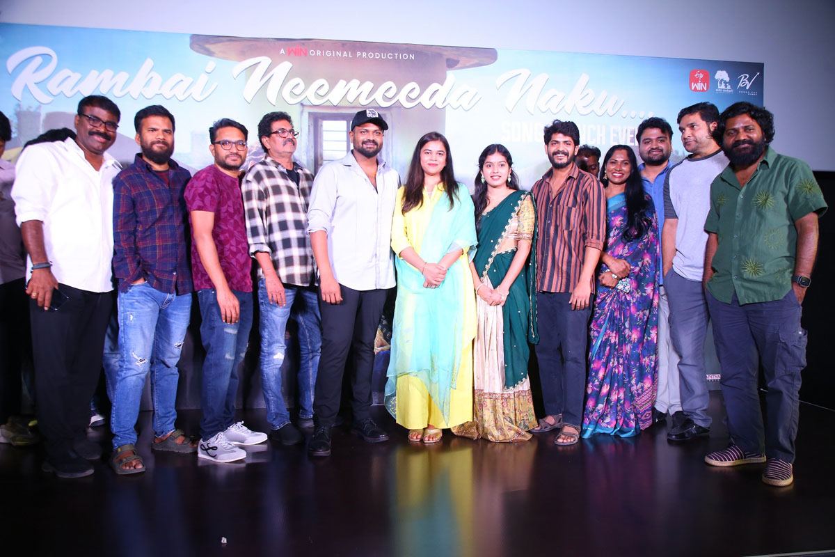 Entire Raju Weds Rambai team posing together