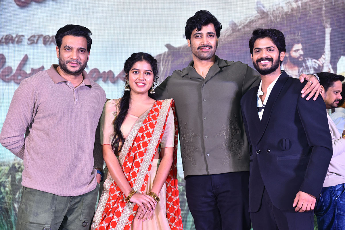 Chaitu Jonnalagadda Tejaswi Rao Adivi Sesh Akhil Raj pose