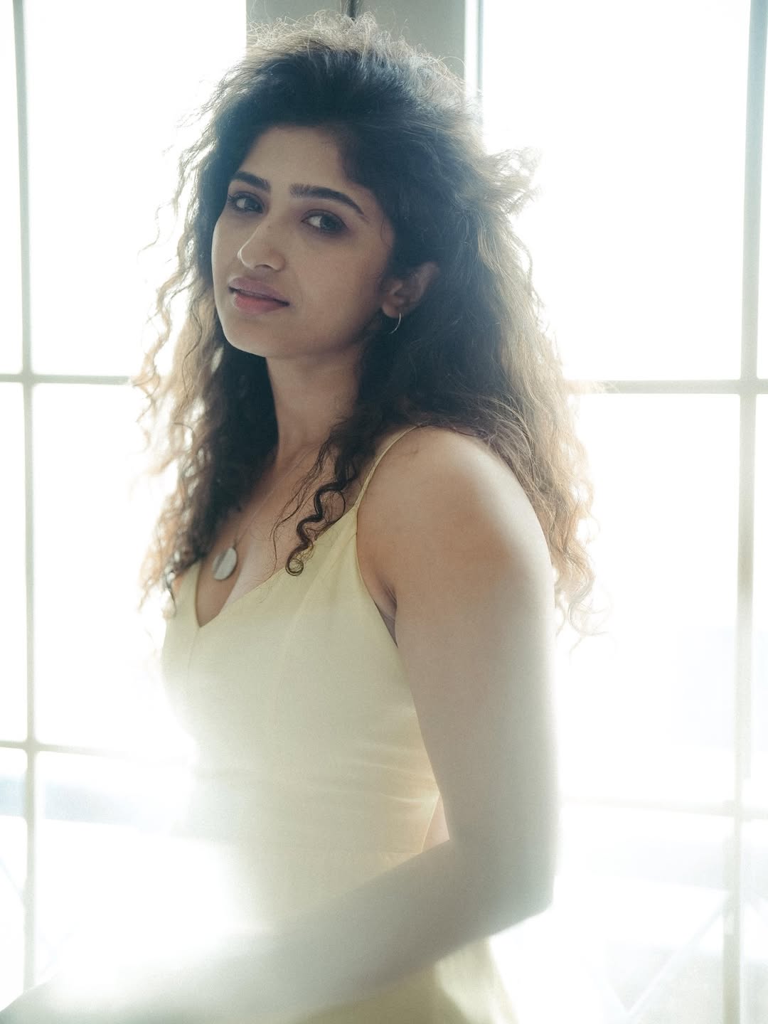 Roshini Prakash blends chic charisma with vibrant confidence